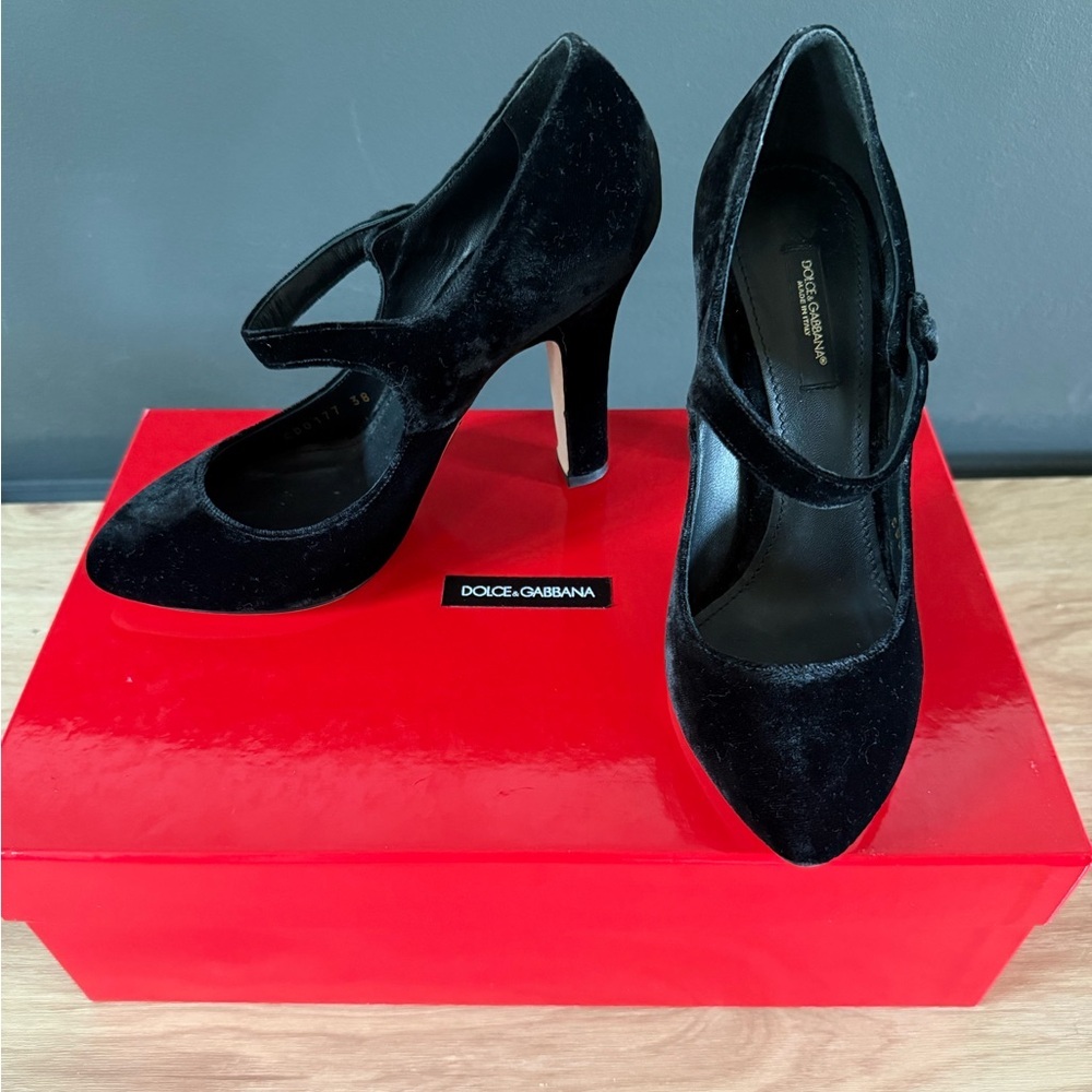 DOLCE & GABBANA Black Velvet Mary Jane Pumps Heels •38 w/ red D&G box